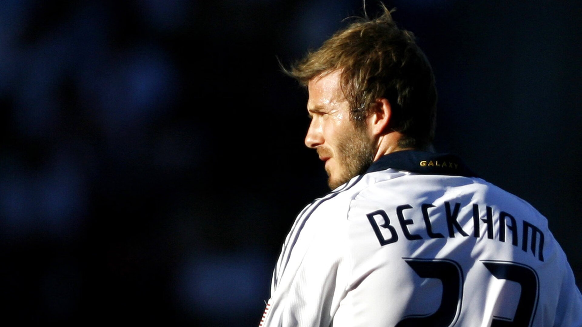 开云体育中国官网-“英超领头羊迎战强敌，冠军争夺早已打响”，英超 冠军